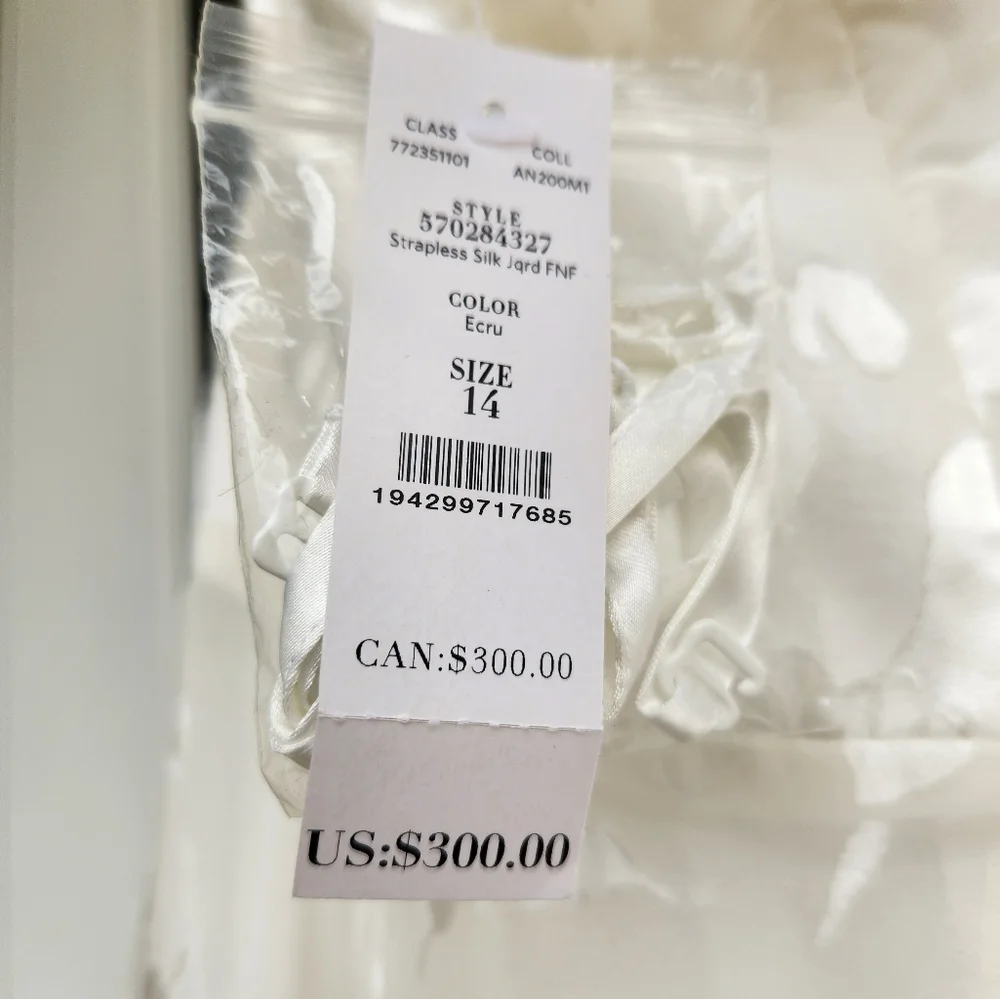 Elegant White Floral Strapless Dress - Picture 2 of 7